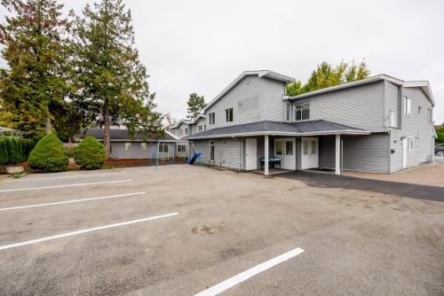 5681 Ladner Trunk Road Delta-2